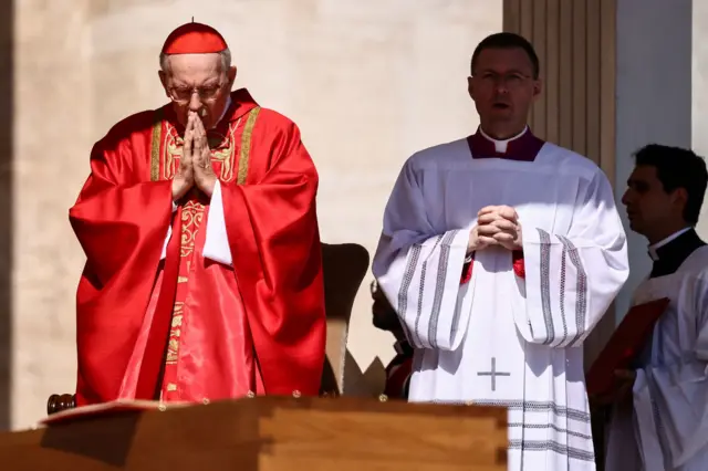 En una ceremonia tan austera como emotiva, el mundo despidió a Francisco