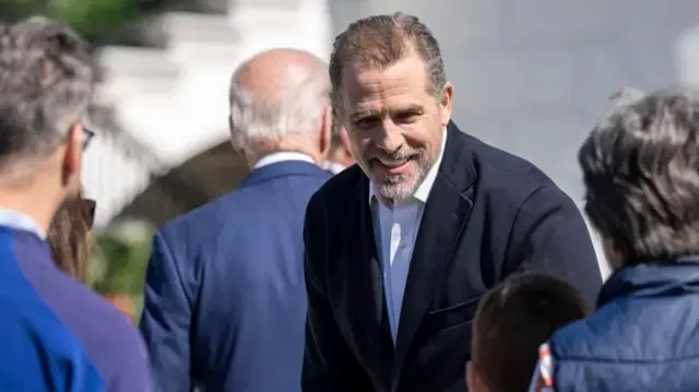 စုံစမ်းမှု အတော်များများဟာ ဟန်တာဘိုင်ဒန်ရဲ့ နိုင်ငံခြား စီးပွားရေး လုပ်ဆောင်မှုတွေနဲ့ အဲဒါတွေမှာ ဂျိုးဘိုင်ဒန် ပါဝင်နေသလားဆိုတာတွေနဲ့ ဆက်စပ်နေပါတယ်။