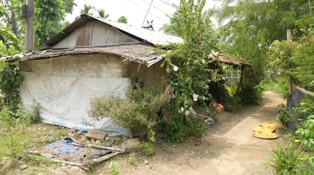 बेलडाँगी शरणार्थी शिविरमा रहेको एउटा छाप्रो 