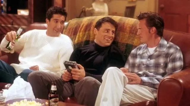 In the show, Chandler was introduced as Ross Geller's best friend since their college years, but he ended up sharing an apartment with actor Joey Tribbiani (centre)