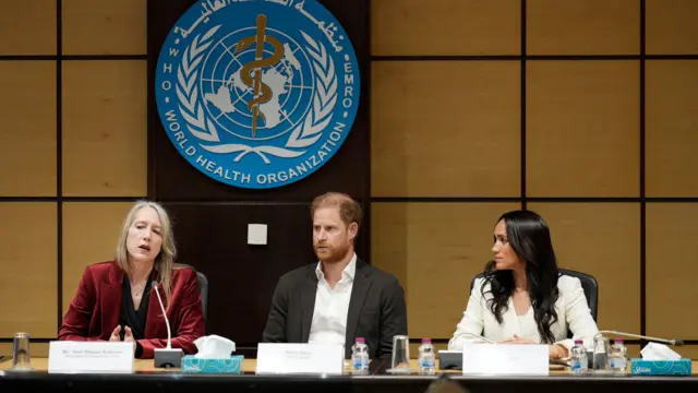 Герцог и герцогиня Сассекские (справа) принимают участие в круглом столе Всемирной организации здравоохранения с ключевыми донорами и гуманитарными партнерами в Аммане, Иордания.