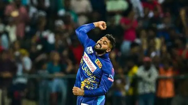 විශිෂ්ඨ පන්දු යැවීමක නිරතවු වනිදු හසරංග ලකුණු 26 කට කඩුලු 04ක් දවා ගත් අතර අසිත ප්‍රනාන්දු සහ ඩිල්ෂාන් මධුෂංක කඩුලු 02ක බැගින් දවා ගත්හ.