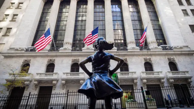 Estatua de una niña en Wall Street