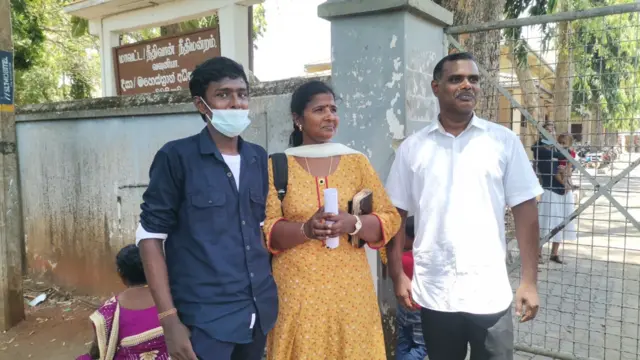 තිරුවරුල් තම පවුලේ සාමාජිකයින් සමග