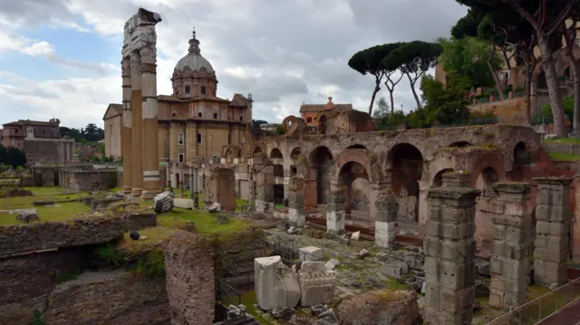 மார்ச் மாதம் தொடங்கிக் கொண்டிருந்த புத்தாண்டை ஜூலியஸ் சீசர் ஜனவரியாக மாற்றியது ஏன்?