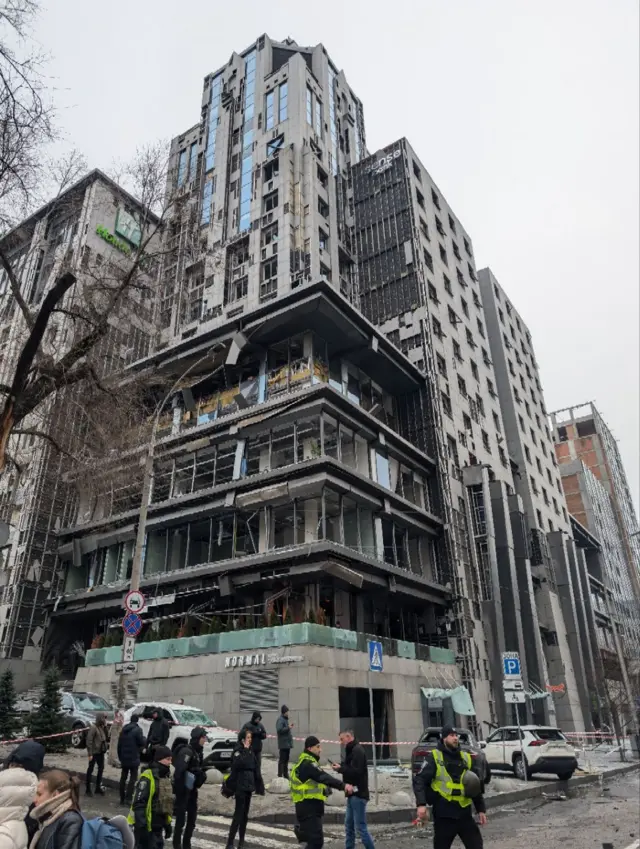 постарадавшее здание