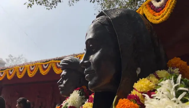 महात्मा ज्योतिबा फुले आणि सावित्रीबाई फुले यांचा पुतळा