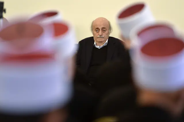 الزعيم الدرزي اللبناني وليد جنبلاط خلال اجتماع استثنائي للطائفة الدرزية اللبنانية لمناقشة التطورات في سوريا