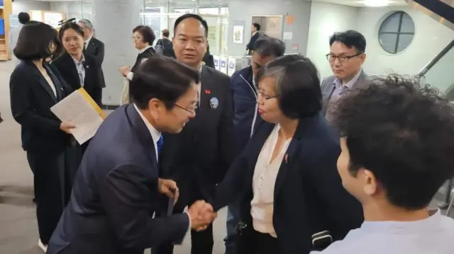 တောင်ကိုရီးယားရဲ့ ဂွမ်ဂျူးလူ့အခွင့်အရေးဆုပေးပွဲကို NUG ဝန်ကြီးတွေတက်ရောက် 