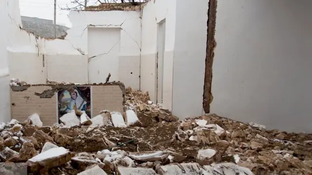 خانه‌ای با سقف فروریخته