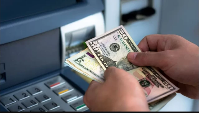 Lacagta doolarka ayaa waxaay udub dhaxaad u tahay dhaqaalaha caalamka