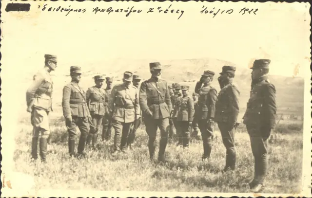 Venizelos Arşivi'nde General Yeorgos Hacıanesti'nin taarruzdan önce Anadolu'daki cephe ziyaretleri sırasında çekilen bu fotoğrafı da yer alıyor. 