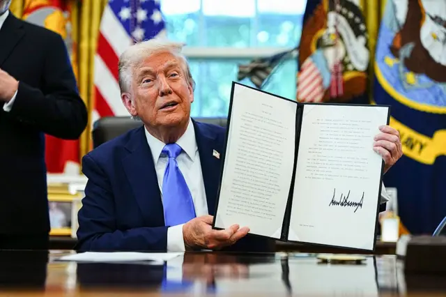Hôm 19/9, Tổng thống Donald Trump ký một sắc lệnh nhằm cải tổ toàn diện chương trình thị thực H-1B