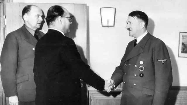 सुभाषचंद्र बोस यांनी जर्मनीचीही मदत घेण्याचा प्रयत्न केला होता.