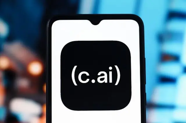 İllüstratif bu görselde telefon ekranında parantez için c.ai yazılı bir logo görünüyor.