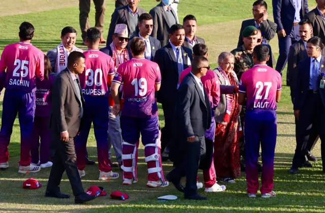 नेपाल प्रिमिअर लीग एनपीएलका खेलाडीसँगै प्रहरी