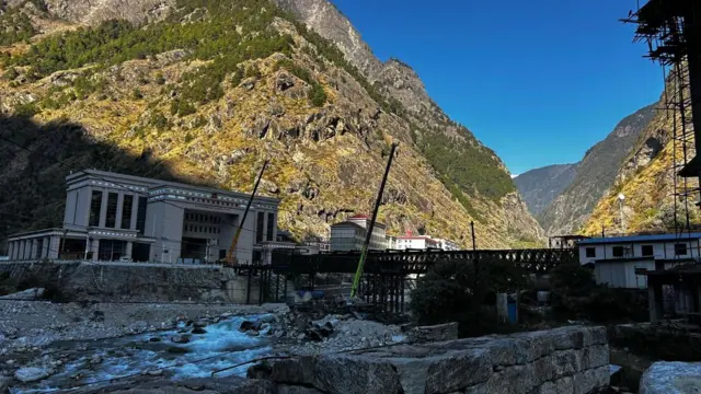 बेलीब्रिज जडान गरिएपछिको रसुवागढी नाकाको अवस्था