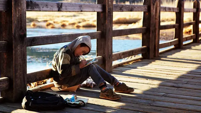 ሕያዋይ ኣቦ እንተዀይኑ፡ ደቁ ክሕብሕብ፡ ህያባት ክገዝኣሎምን ኣብ ትምህርቶም ክሕግዝን ይኽእል