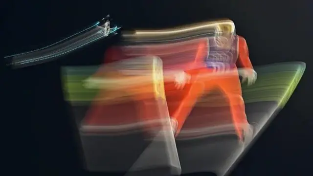 Швейцарський стрибун з трампліна Грегор Дешванден парить у повітрі