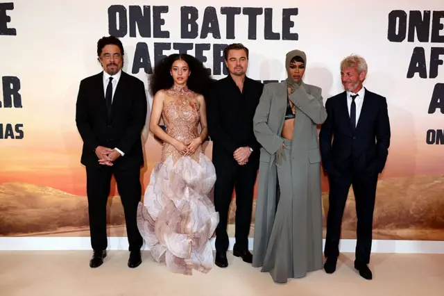 Benicio del Toro, Chase Infiniti, Leonardo DiCaprio, Teyana Taylor y Sean Penn en la premier de Londres de la película