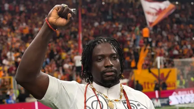 Martins Vincent Otse aka VDM, a ma dịka onye na-eji 