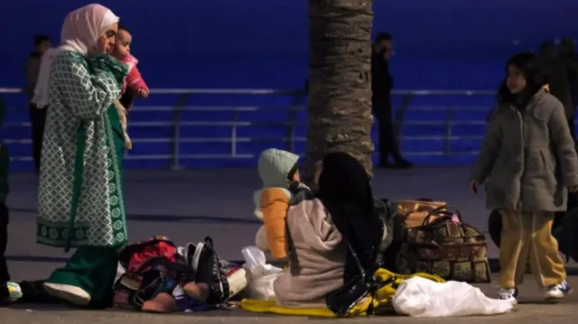 Livanda qaçmağa çalışan uşaqlı qadınlar