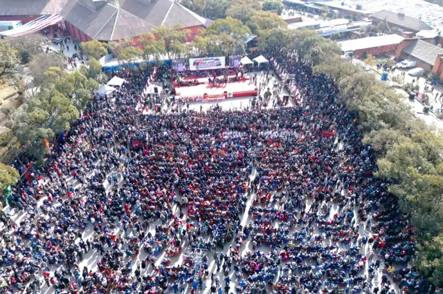 विशेष महाधिवेशनका बेला देखिएको भिड