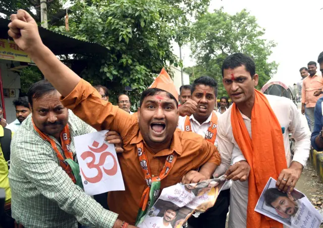 उदयनिधि स्टालिन के बयान का विरोध करते भाजपा कार्यकर्ता.