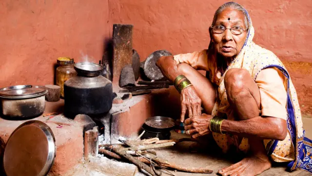 कुटुंबप्रमुखाचा मृत्यू झाल्यास सरकार मदत देणार?