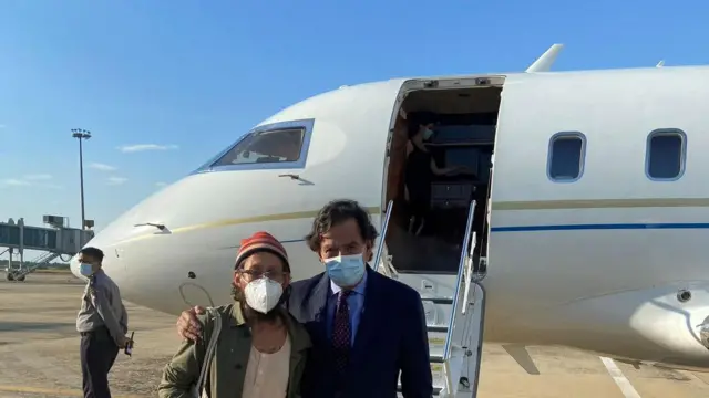 အာဏာသိမ်းပြီးနောက် ဖမ်းဆီးခဲ့တဲ့ အမေရိကန်သတင်းထောက် ဒန်နီဖန်စတာကို မြန်မာစစ်ကောင်စီက ဘေလ် ရစ်ချက်ဆန်ရဲ့နေပြည်တော် အပြန်ခရီးမှာ ပြန်လွှတ်ပေးခဲ့ပါတယ်