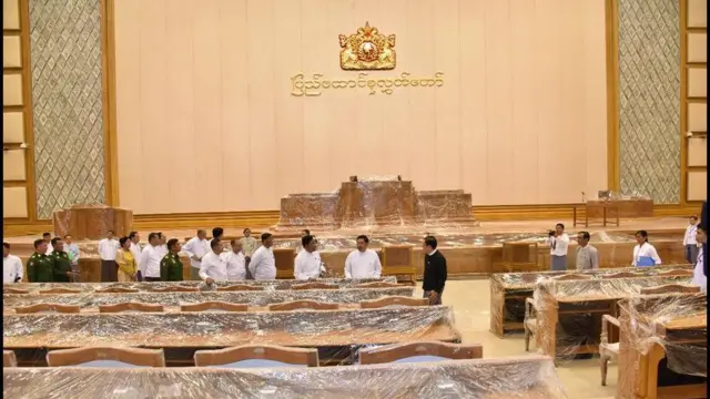 ဝန်ကြီးချုပ်ဦးညိုစော ပြည်ထောင်စုလွှတ်တော်ကို သွားရောက်စစ်ဆေး