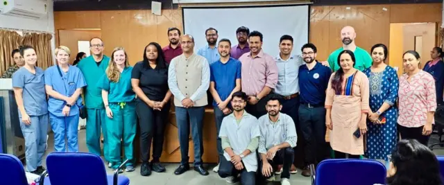 સર્જરી કરનાર ઈન્ડો અમેરિકન ડોક્ટરોની ટીમ