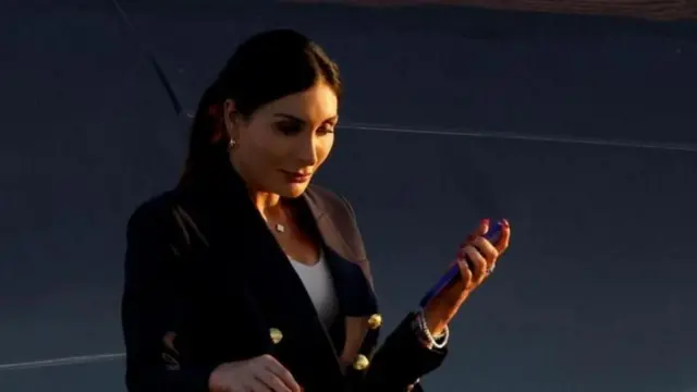 કોણ છે લૉરા લૂમર?