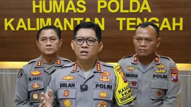 Kabid Humas Polda Kalteng Kombes Pol Erlan Munaji menjelaskan terkait kasus pembunuhan yang dilakukan Brigadir AK di dampingi dua perwira lainnya di Palangka Raya, Rabu (18/12/2024).