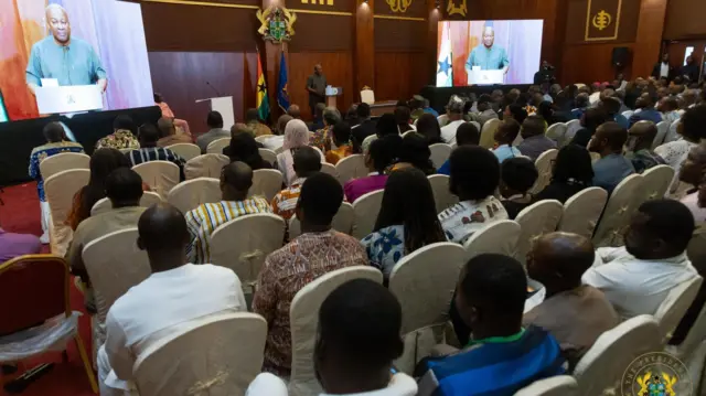 section of the meeting of civil society organizations and the president 