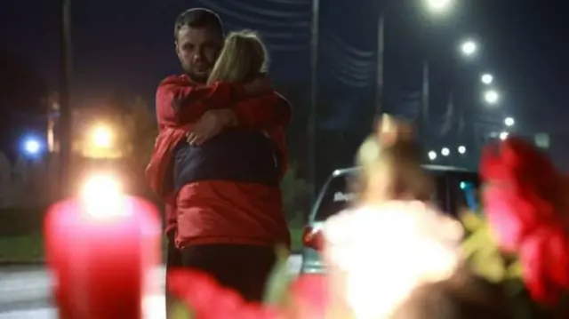 शोकमा मनाइरहेकाहरू