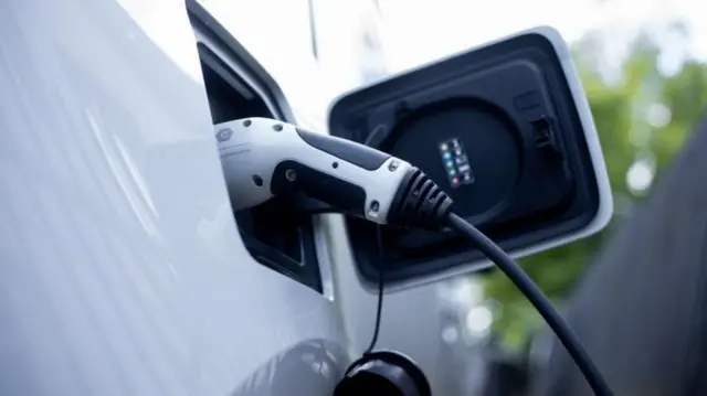 Konkolaataa chaarjii godhamaa jiru