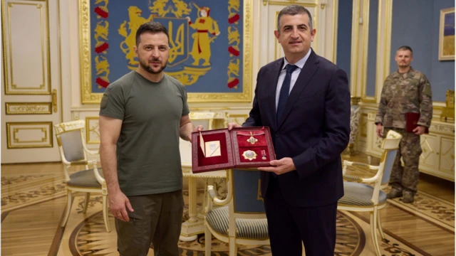 Haluk Bayraktar yambitswe umudari wo hejuru muri Ukraine, bita 'Order of Merit', na Perezida Zelensky