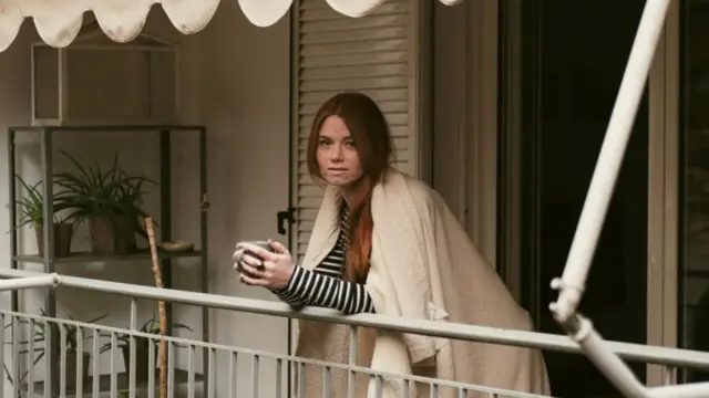 April sur la veranda.