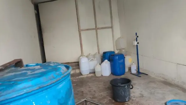 कारखान्यातील सामानाचा फोटो