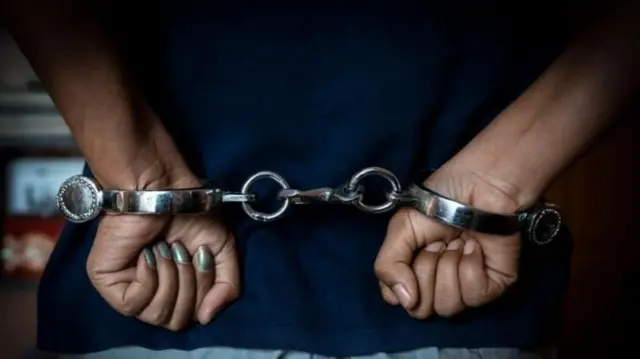 బెంగళూరులో ప్రియుడిపై పెట్రోల్ పోసి నిప్పంటించిన యువతి కేసు 