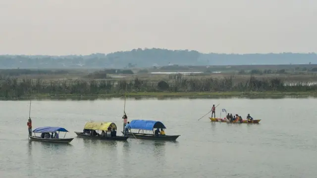 শুষ্ক মরশুমে তিস্তার বুকে চর। জলপাইগুড়ি, ২০২১