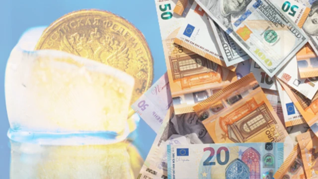 російський рубль у кубику криги та євро і американські долари