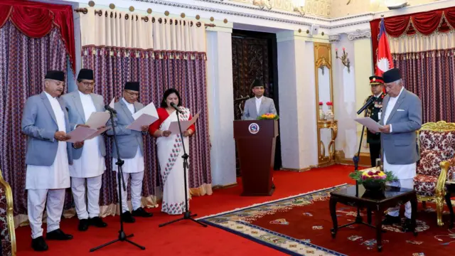 नियुक्तिको शपथ लिँदै राजदूतहरू