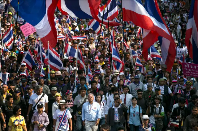 สุเทพ เทือกสุบรรณ เลขาธิการ กปปส. ชวน “คนไทยผู้รักชาติ รักแผ่นดิน” เข้าร่วมการชุมนุมที่เขาเรียกว่า “ม็อบคนดี”