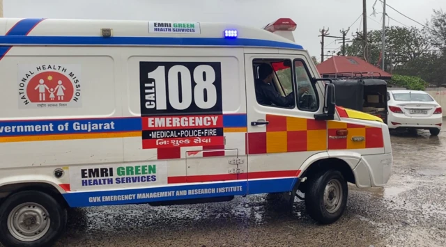 તબીબી સ્ટાફ સાથે 302 સરકારી અને 202 જેટલી 108 ઍમ્બ્યુલન્સને સ્ટૅન્ડબાય રાખવામાં આવી હતી