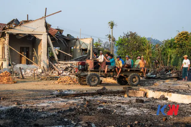 လေကြောင်းတိုက်ခံခဲ့ရတဲ့ မိုးမောက်မြို့နယ်ထဲက ဝက်ငင်းကျေးရွာ (ပုံဟောင်း)