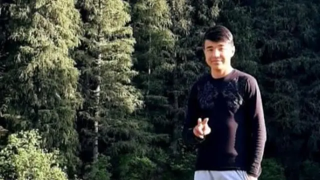 Калыс мектепте окуп жүргөндө эле армияда кызмат өтөп, аскердик жолду улантууну кыялданган