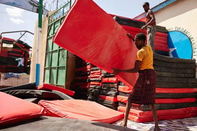 FIRAASHYO LOO QEYBIYAY MAXAABISTA