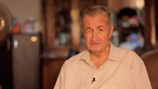 چهره علاالدین که یک چشمش بسته است